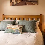 Tatil Evi Poppy - River View, Dog Friendly Whitby