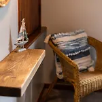 Poppy - River View, Dog Friendly * Whitby