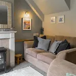Poppy - River View, Dog Friendly Tatil Evi Whitby
