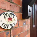 Poppy - River View, Dog Friendly * Whitby