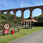 Poppy - River View, Dog Friendly *