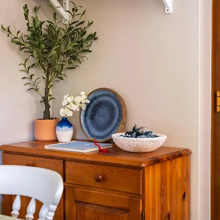 Poppy - River View, Dog Friendly *