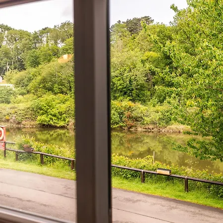 펜션 Poppy - River View, Dog Friendly 휫비