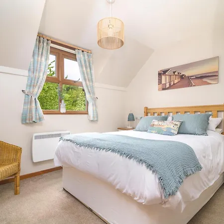 Poppy - River View, Dog Friendly *