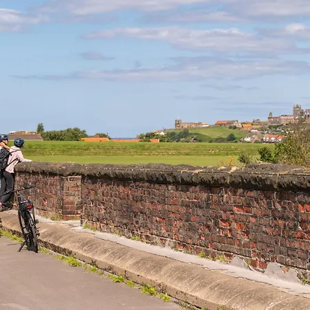 펜션 Poppy - River View, Dog Friendly 휫비