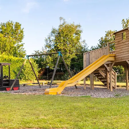 Poppy - River View, Dog Friendly 펜션 휫비