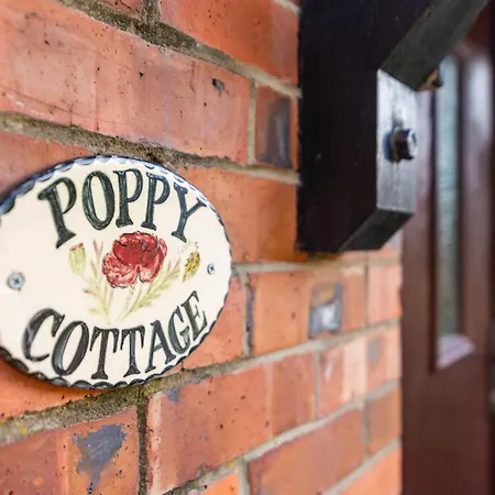 Poppy - River View, Dog Friendly * ويتبي