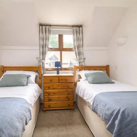 Poppy - River View, Dog Friendly *