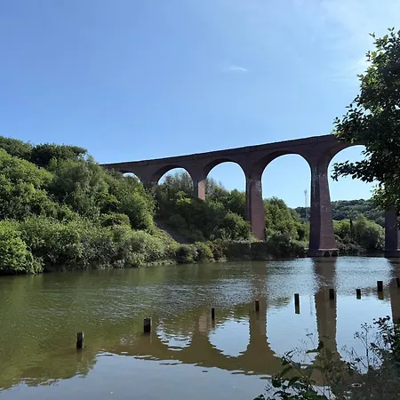 Dom wakacyjny Poppy - River View, Dog Friendly *