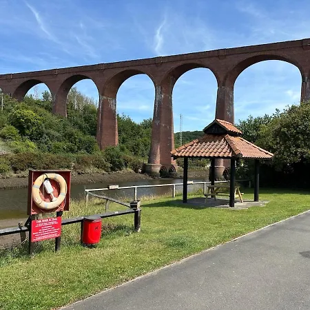 Poppy - River View, Dog Friendly *