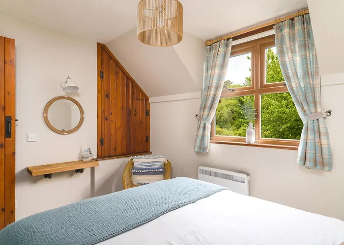 Poppy - River View, Dog Friendly Whitby