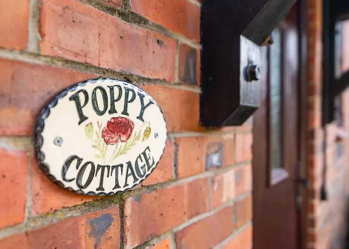 Poppy - River View, Dog Friendly * Whitby