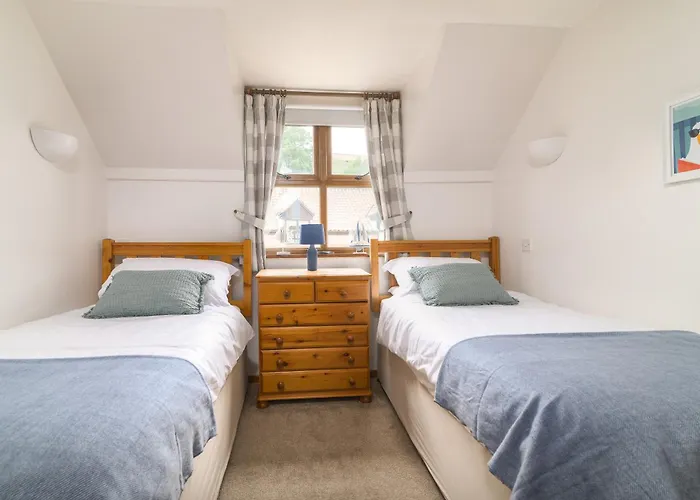 Poppy - River View, Dog Friendly *