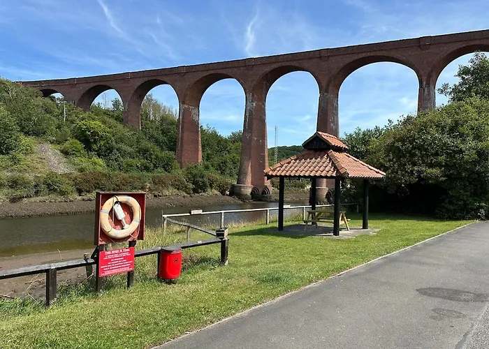 Poppy - River View, Dog Friendly *